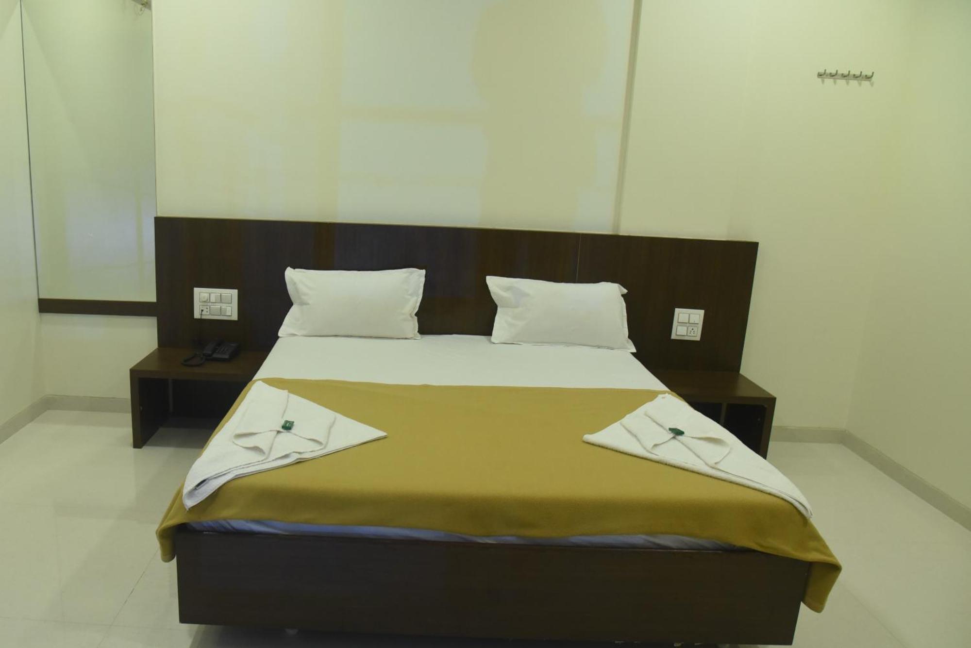 Sai Vidisha Palace Shirdi Eksteriør billede
